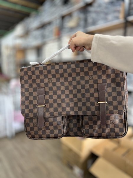 شنطةLouis vuitton  9052 - اسود